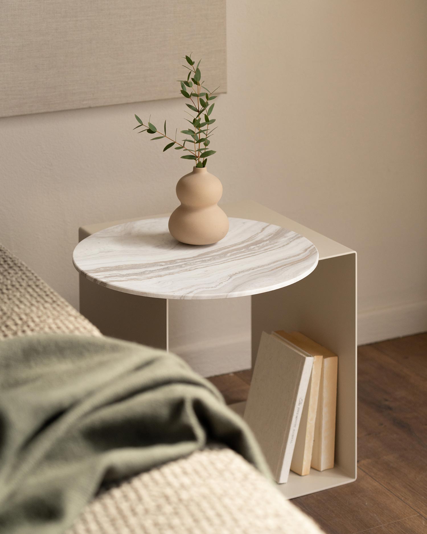 Mesa auxiliar Mia mármol volakas 48 x 48 cm