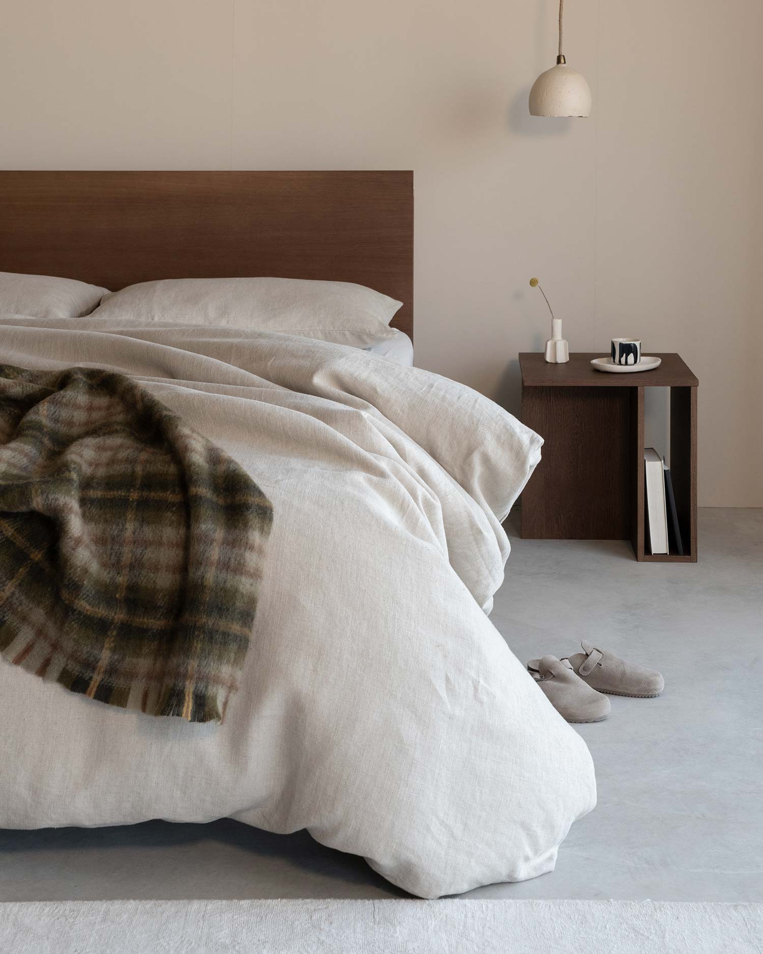 Cabecero Cova roble moka con almacenamiento integrado