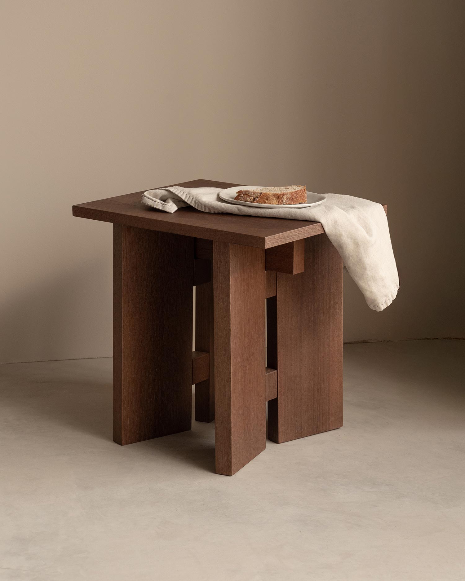 Banqueta Kyo roble moka 42 x 35 cm