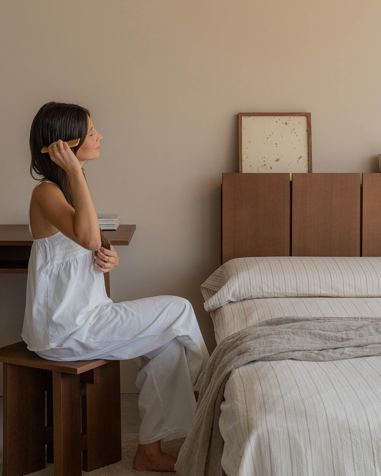 Cabecero Cova roble moka con almacenamiento integrado